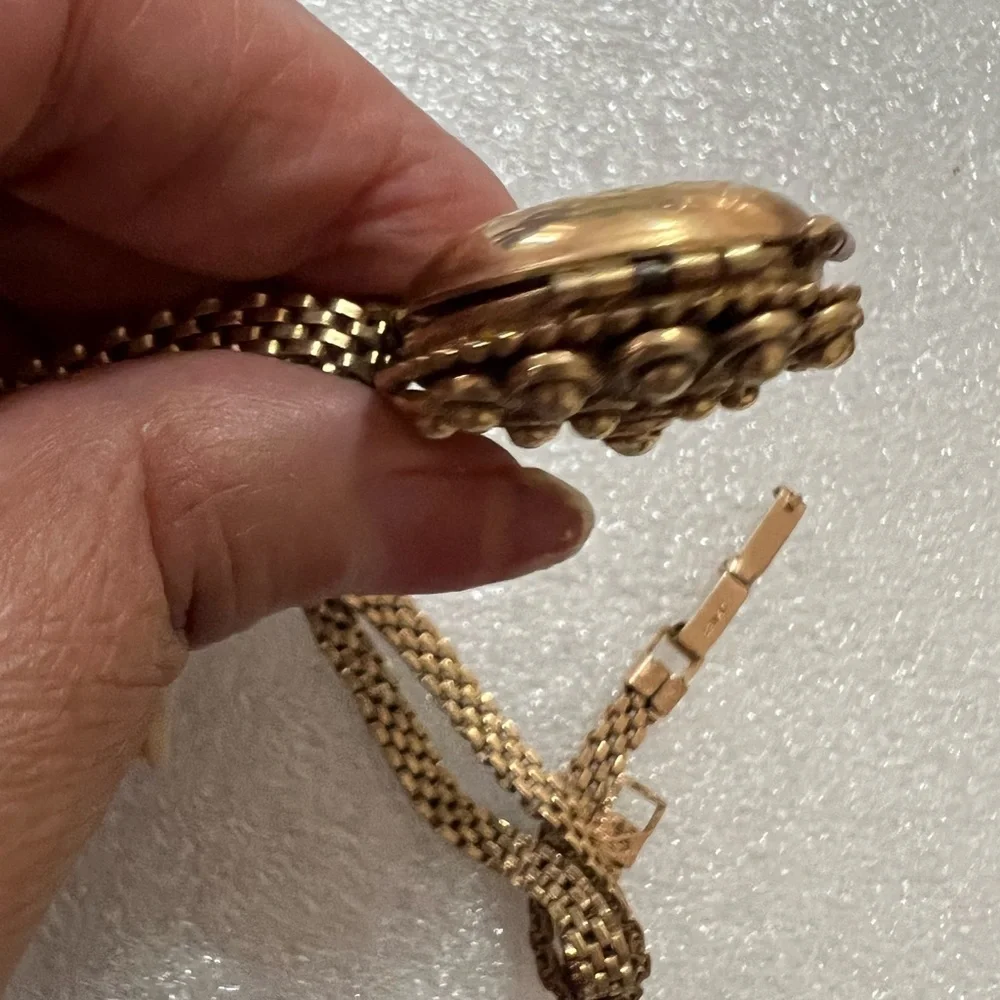 Lisner Rare Gold plated Locket Necklace Antique design in both sides - Picture 7 of 14